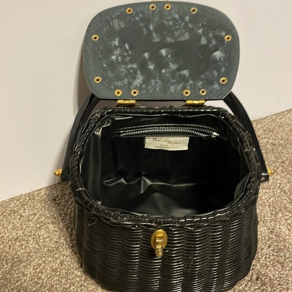 Vintage, black, lucite lid and handle, woven purse - Picture 2 of 5